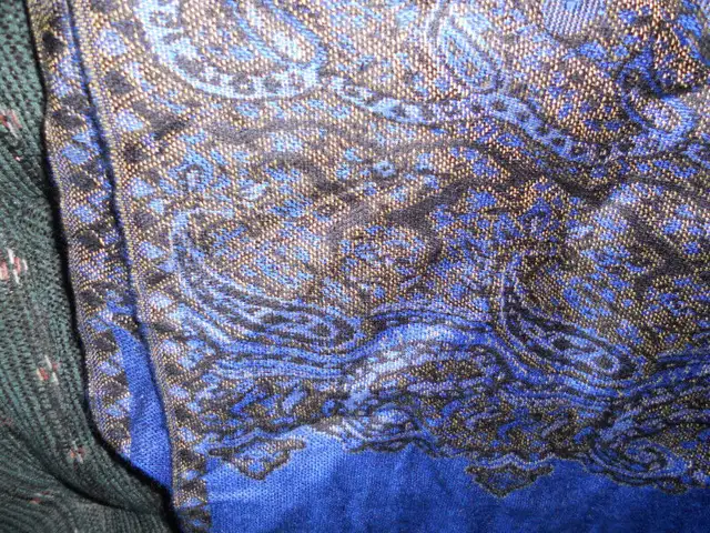 Scarf, Shawl, & Mitts in Women's - Other in Oshawa / Durham Region - Image 3