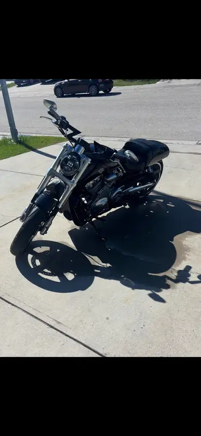 Stage2 upgrade what screaming eagle tuner custom exhaust a lot of upgrades only 4500 km. Let me know...