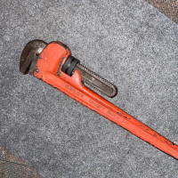 Pipe wrench 24” Husky heavy duty