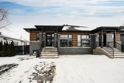Room for rent in beautiful newly constructed house