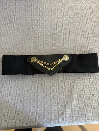 In good gindition. Length without stretching the elastic is 32”.