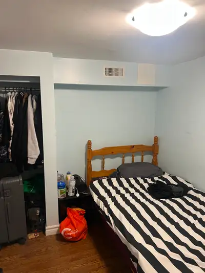 Private room with private bathroom available for rent (Downtown)