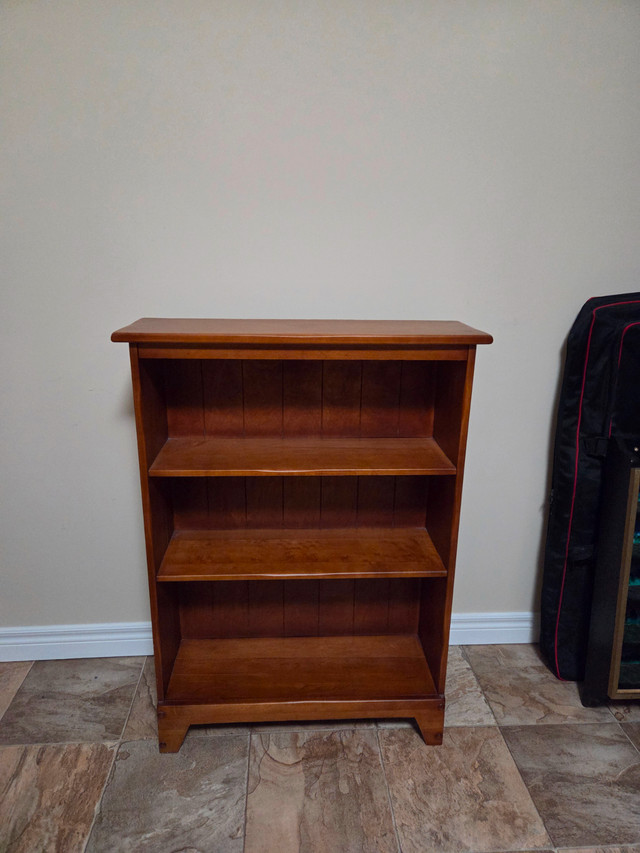5 Pc Vilas Maple Furniture - Good Condition in Dressers & Wardrobes in Kawartha Lakes - Image 4
