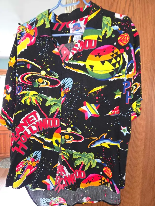 Vintage Planet Hollywood Hawaiian Shirt Size XL in Men's in Charlottetown - Image 2