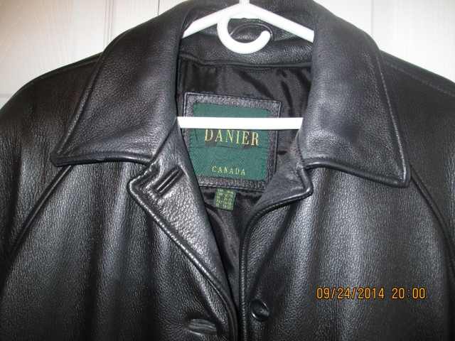 Lady's Leather Coat: Size CAN-XL/TG (3 Ft. Long) : Lady's in Women's - Tops & Outerwear in Kingston - Image 2