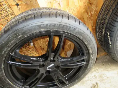4 Mags neuf avec pneus Michelin neuf 205/45 zr 17 et set de bolts neuve demander pas si ces disponib...