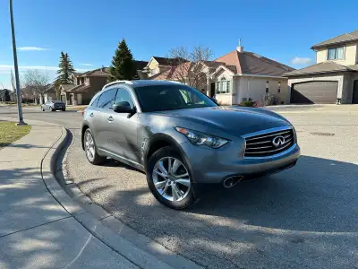 2012 Infiniti FX35 with 203xxx km. Local vehicle with immaculate history and 38 services records, fu...