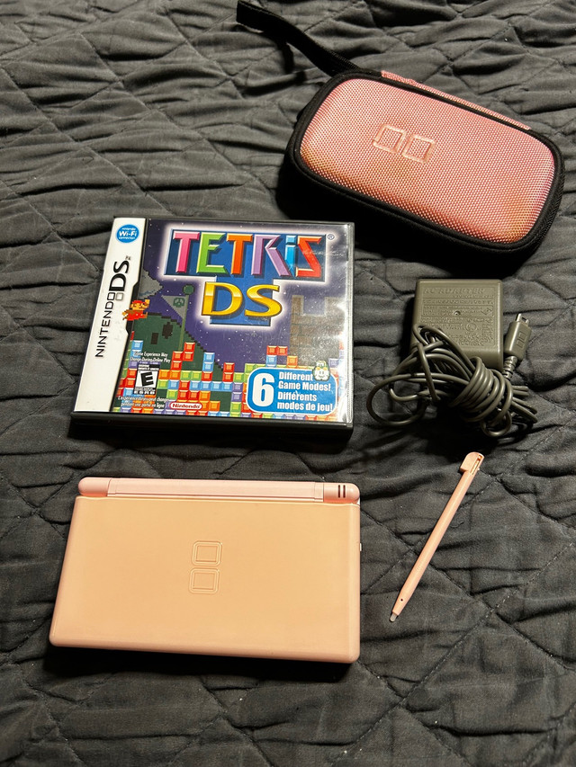 Pink Nintendo DS Lite with Tetris DS Game in Nintendo DS in Oshawa / Durham Region