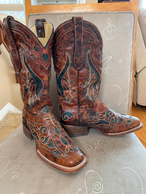 Cowgirl Boots in Women's - Shoes in St. Albert - Image 4