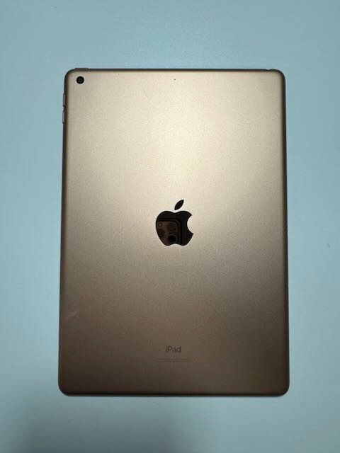 Apple iPad 8th gen in iPads & Tablets in Sarnia - Image 2