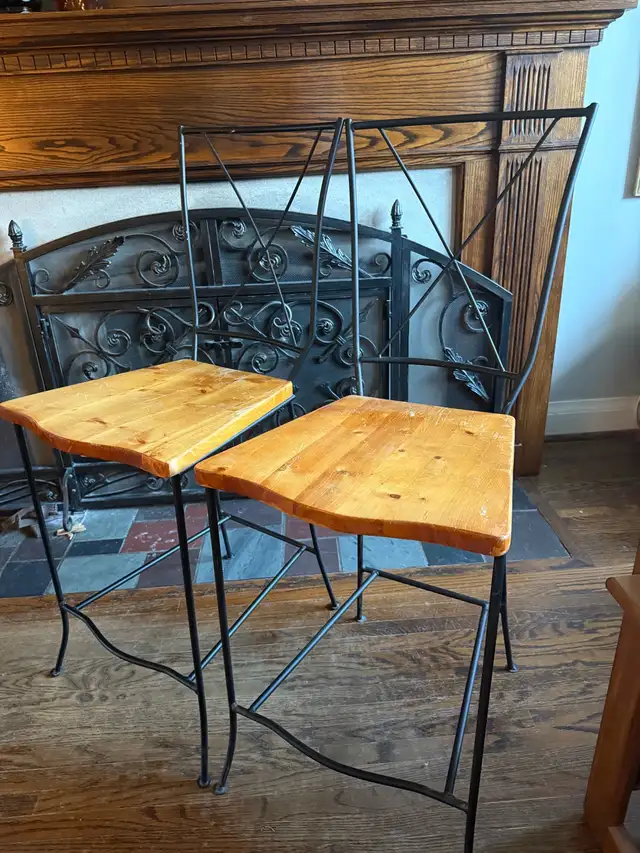 Metal and Wood Bar Stools in Chairs & Recliners in City of Toronto - Image 5