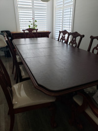 Dinning room set 8 chairs plus hutch