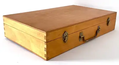 Vintage. Collection. Valise en bois. Fabriquée en Pologne, View more