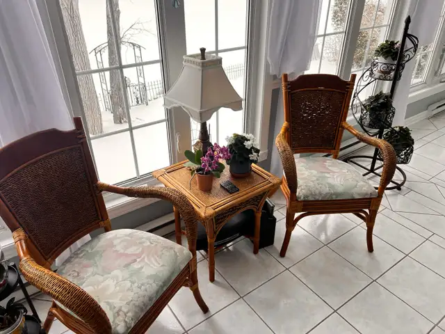 Wicker Chairs and table in Multi-item in Gatineau - Image 3