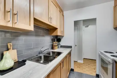 Sublet 1-Bedroom Full-Apartment – Midtown, July - Sept (or more)