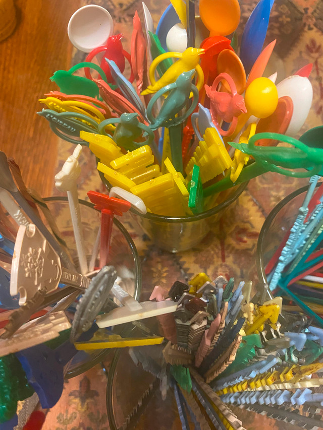 Vintage swizzle/stir sticks - ($ iin description) collectibles dans Art et objets de collection  à Ville de Montréal - Image 3