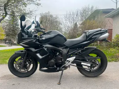 FZ6 (95bhp, no ABS) with rare full stock fairings. Very well maintained, cheap to insure & needs not...
