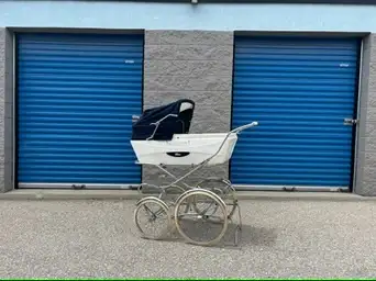 This beautiful vintage Prego pram is in great condition and offers a classic, timeless design for yo...