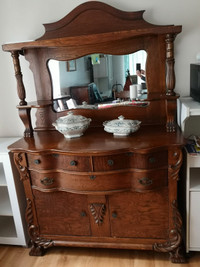 Buffet sideboat, antique.  Très bonne condition.