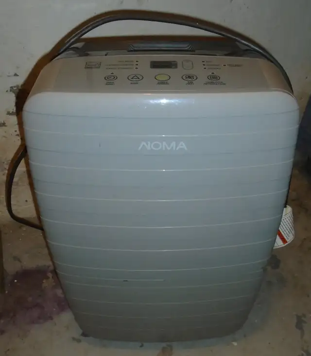 60 pint dehumidifier - for parts or repair - READ THE AD in Heaters, Humidifiers & Dehumidifiers in City of Halifax - Image 2