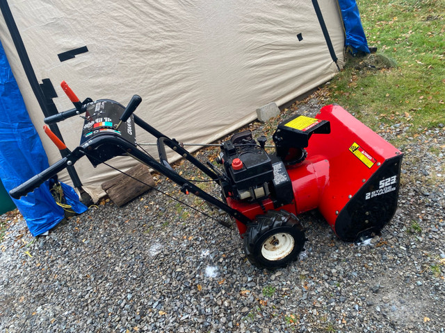 Snowblower snow blower 5hp 2 stage 24 in Snowblowers in St. Catharines