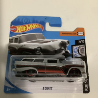 Hot wheels 2018 grey and red 8 crate short card diecast car