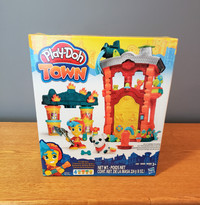 Play-Doh Town Firehouse Set - NEW