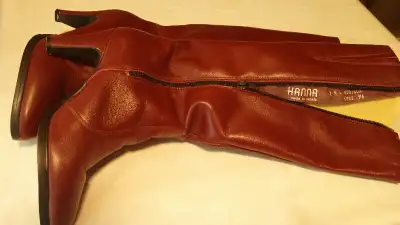 BEAUTIFUL GENIUNE LEATHER WOMEN'S BOOTS MADE IN CANADA SIZE 8-9, View more