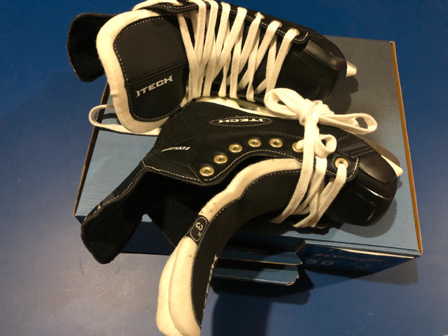 Brand New Boy's Hockey Skates Size 3 in Skates & Blades in Oshawa / Durham Region