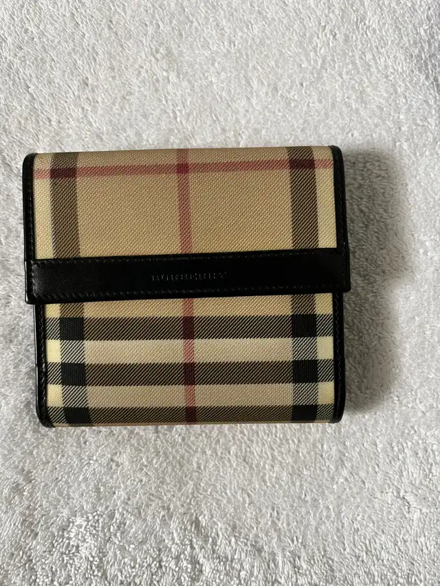 Authentic Burberry Wallet in Women's - Bags & Wallets in Ottawa - Image 2