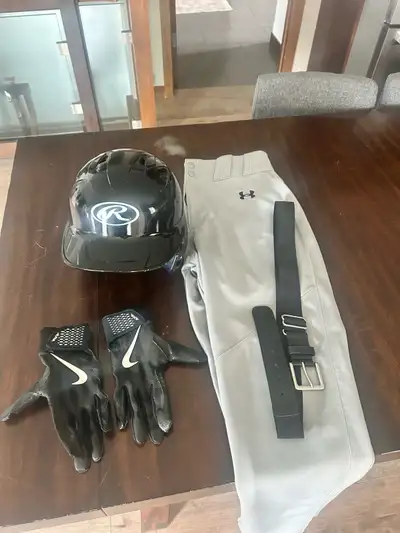 Used lightly for 2 months spring of 2025 then my 14yr old son determined baseball wasnt for him. -Ra...