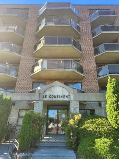 Modern and spacious 4½ condo on the 3rd floor. located in a Ville Saint-Laurent ( Montréal). Enjoy a...