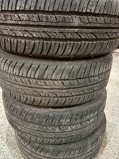 4 bon pneus hiver avec rim 185-55-R15