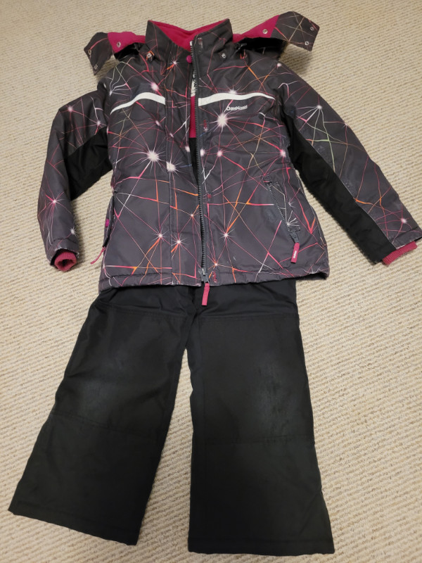 Girls Sz7 Osh Kosh snow suit in Kids & Youth in Bedford - Image 3