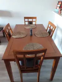 DINING TABLE + 4 CHAIRS -EXCELLENT CONDITION