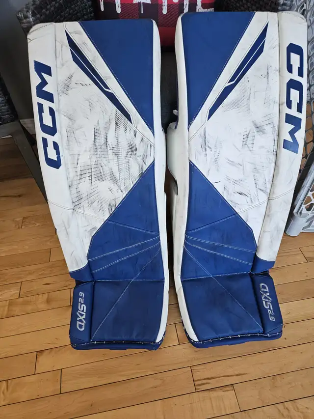 CCM Axis 2.9 Goalie pads (32+1) in Hockey in Calgary - Image 2