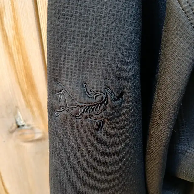 ARC'TERYX Naga Hoody Full Zip Men's XL in Men's in City of Toronto - Image 3