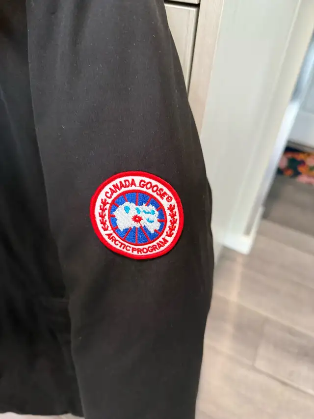 Canada Goose Men’s Parka-Large in Men's in Calgary - Image 3