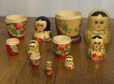 From the 1970s. Made in Russia for the Canadian market. Excellent condition. Rare purple base on the...