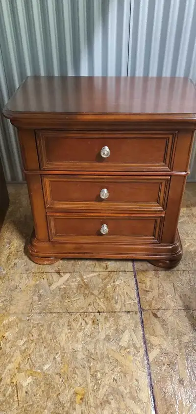 Solid Wood Cherry Queen Bedset & 1 Night Stand, View more