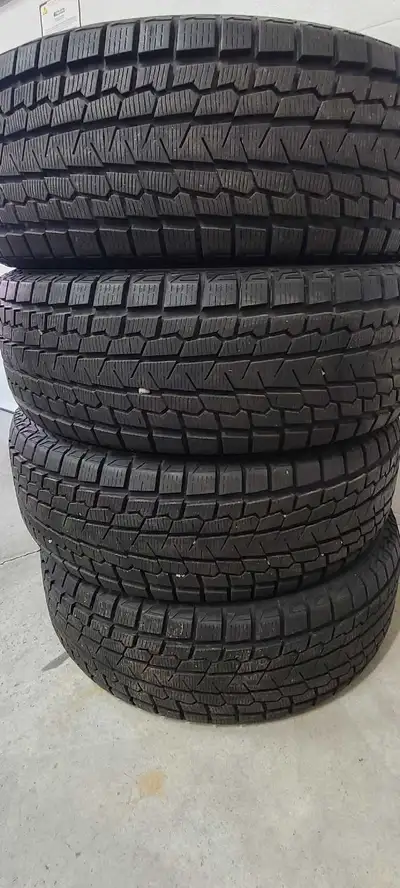 Set of 245 65 17 Yokohama Ice Guard G075 Winter Tires LIKE NEW 13/32
