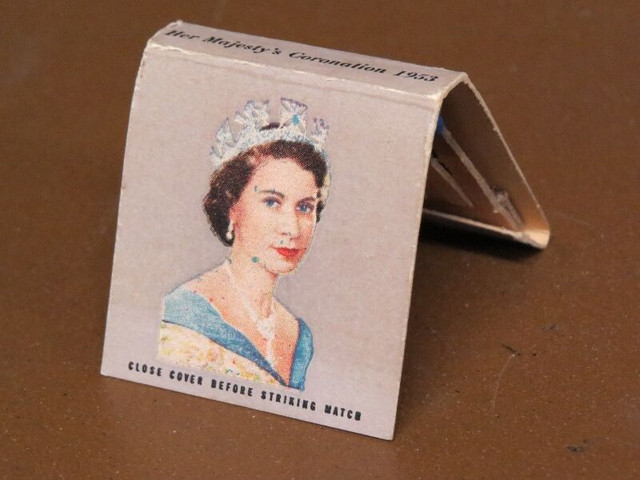 Carton d'allumette - Reine Élizabeth 2. dans Art et objets de collection  à Saguenay - Image 2