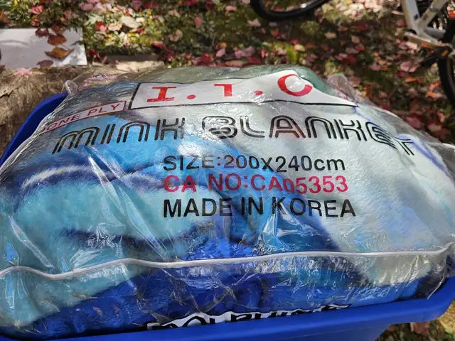 Dolphin mink blanket & dolphin lamp  in Bedding in Moncton - Image 3