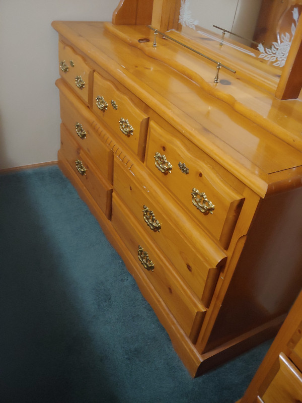Knotty Pine Antique bedroom furniture set in Multi-item in Lethbridge - Image 4