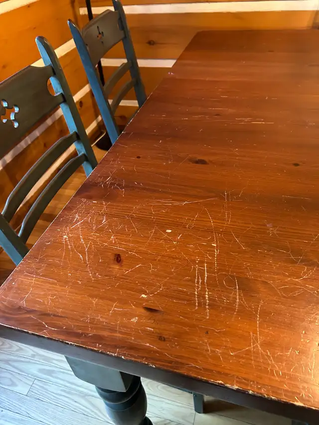 Dinning table and chairs in Dining Tables & Sets in Laval / North Shore - Image 4