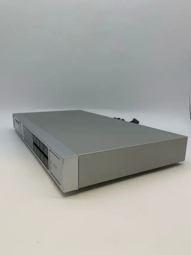 Akai AT-A2 AM/FM Stereo Tuner Working in Stereo Systems & Home Theatre in City of Toronto - Image 6