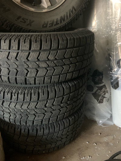 Set of 4 265/70/17 Tires 