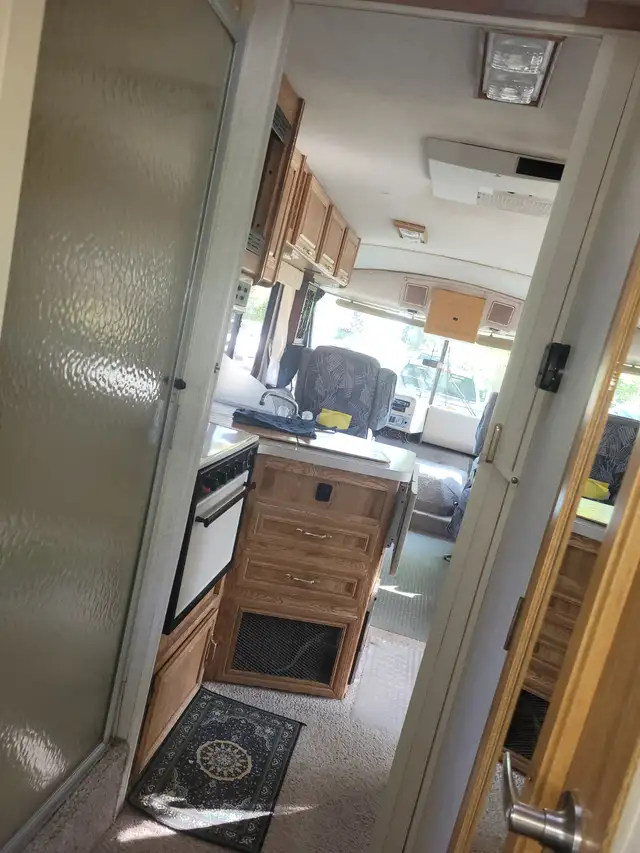 1990 mallard 29 ft class A motorhome in RVs & Motorhomes in Calgary - Image 8