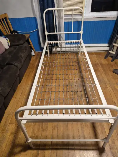 lit simple antique  en fer, View more