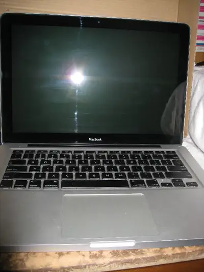 REDUCED Macbook 13.3 unibody LCD wireless L@@K collage WOW, View more